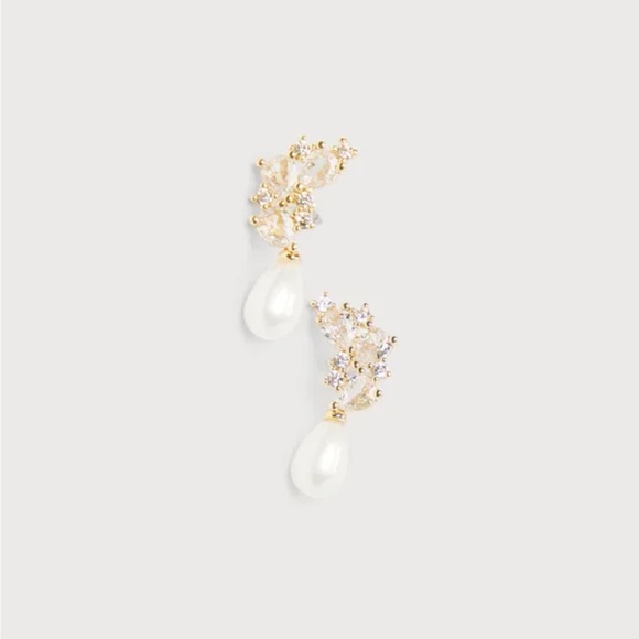 Lulus “Seeking Elegance Gold Cubic Zirconia Pearl Stud Earrings” - Picture 3 of 3